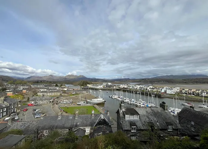 Harbour&Mountain Views, Porthmadog House, Sleeps 9, 4 Bedrooms, Two&Half Bathrooms