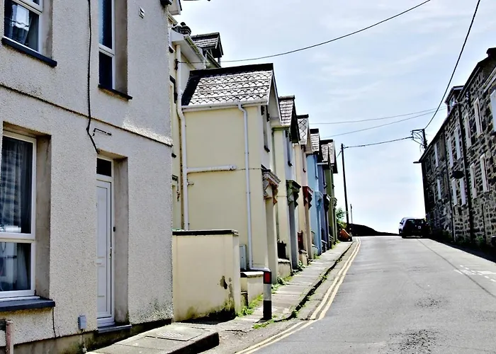 Harbour&Mountain Views, Porthmadog House, Sleeps 9, 4 Bedrooms, Two&Half Bathrooms