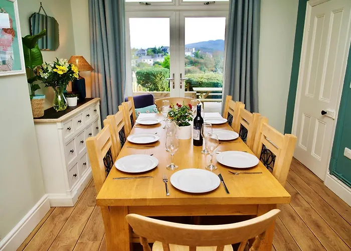 Bryn Gwyn, Sleeps 8, Sea Views, Borth Y Gest